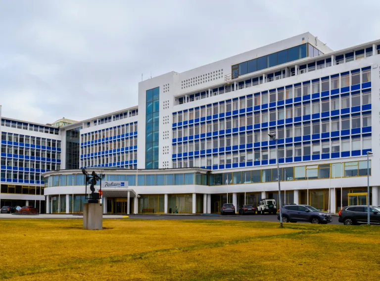 Ljósmynd af byggingunni Sögu við Hagatorg