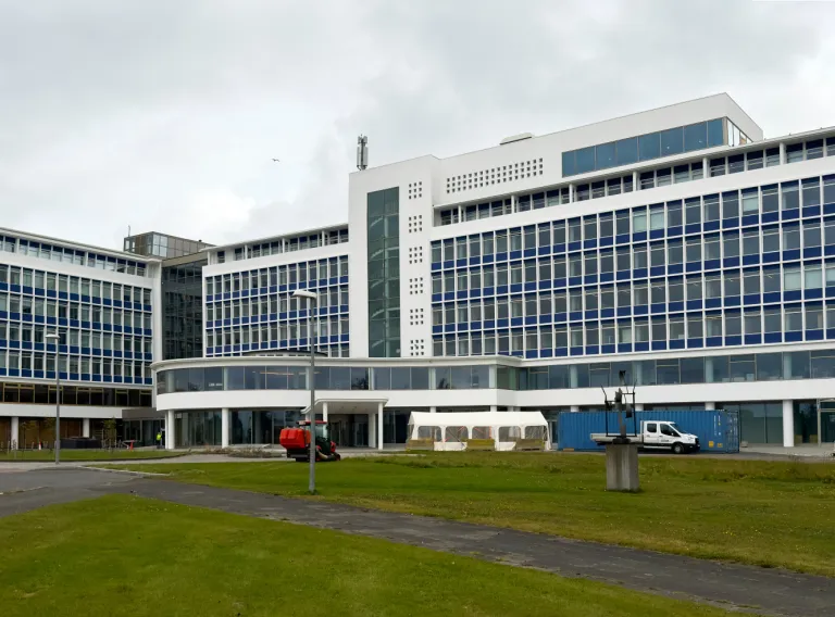 Mynd af byggingunni Sögu við Hagatorg