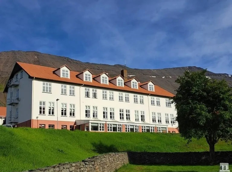 Hólar í Hjaltadal - Aðalbygging